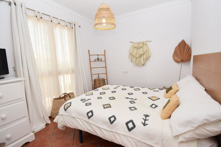 Image No.12-3 Bed Property for sale