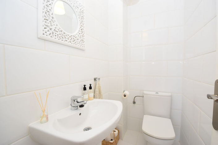 Image No.15-3 Bed Property for sale