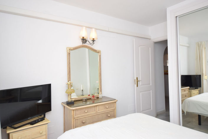 Image No.12-2 Bed Property for sale