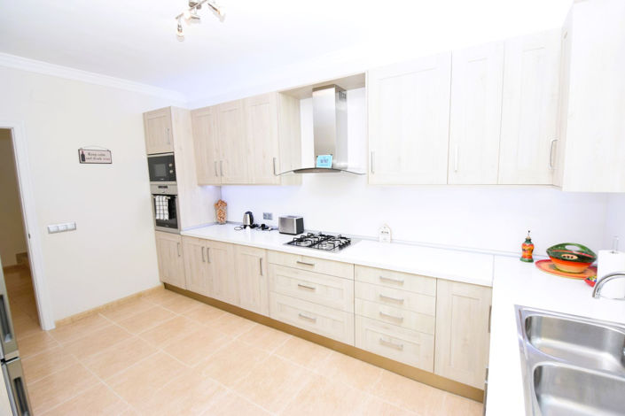 Image No.13-3 Bed Property for sale