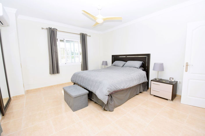 Image No.14-3 Bed Property for sale