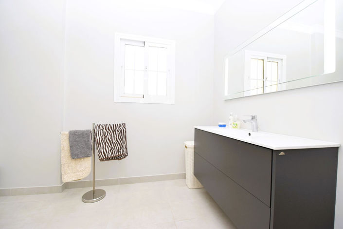 Image No.15-3 Bed Property for sale