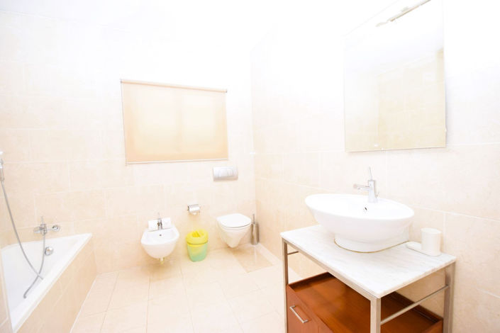 Image No.11-3 Bed Property for sale