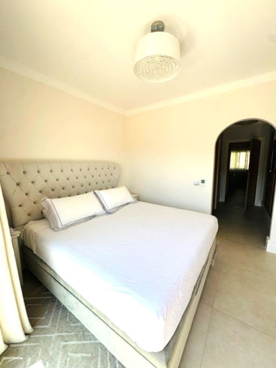 Image No.12-3 Bed Property for sale