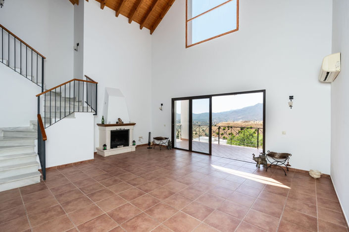 Image No.10-4 Bed Property for sale