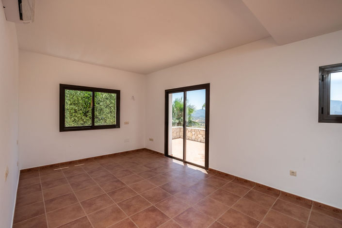 Image No.20-4 Bed Property for sale