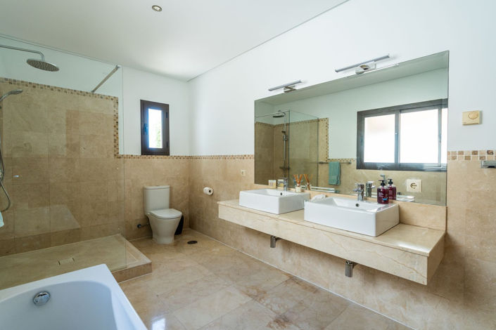 Image No.22-4 Bed Property for sale