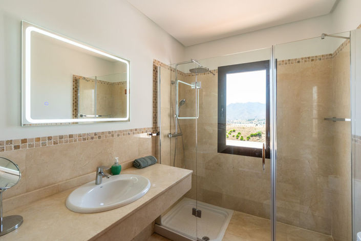Image No.26-4 Bed Property for sale