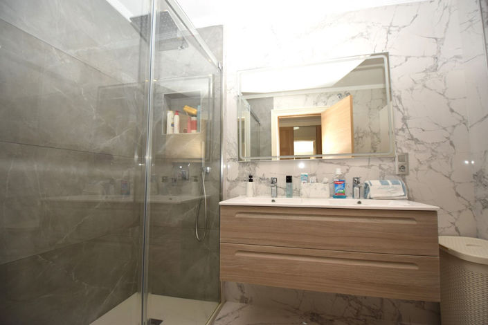 Image No.13-3 Bed Property for sale