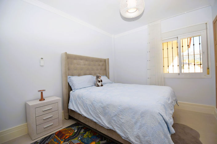 Image No.15-3 Bed Property for sale