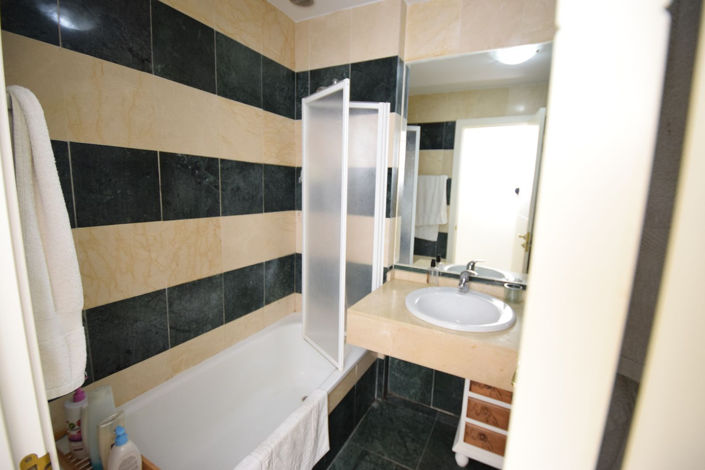 Image No.18-2 Bed Property for sale