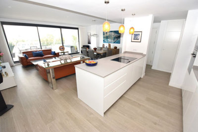 10-bb915d1cb19341576dcdc994b81ab9c5