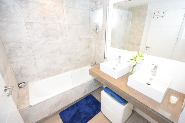 Image No.22-3 Bed Property for sale