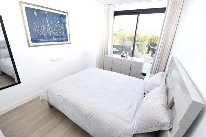Image No.23-3 Bed Property for sale