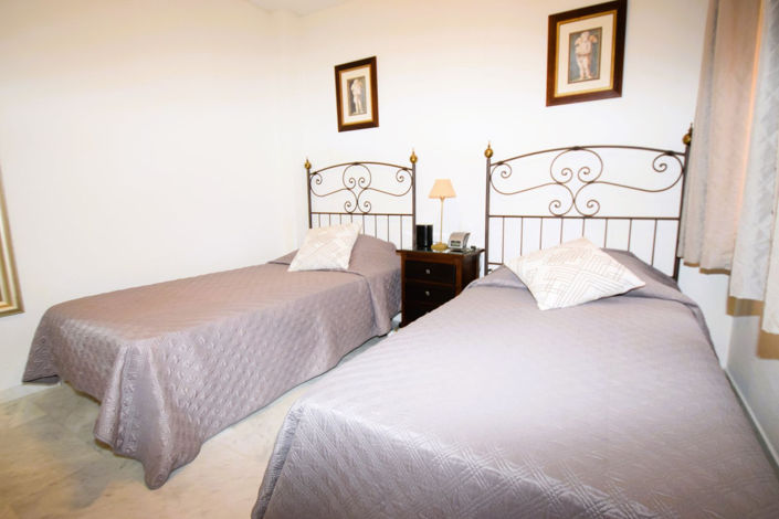 Image No.10-2 Bed Property for sale