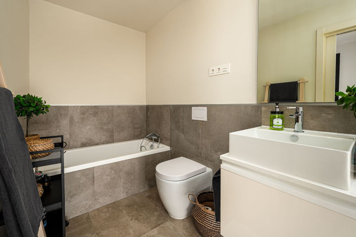 Image No.18-4 Bed Property for sale