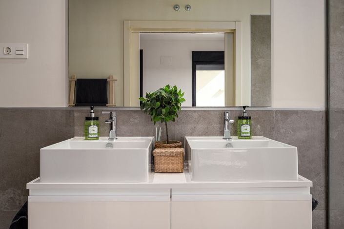 Image No.19-4 Bed Property for sale