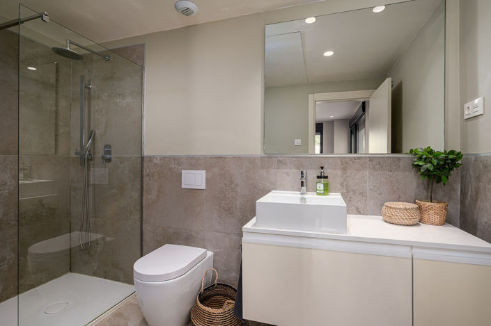 Image No.30-4 Bed Property for sale