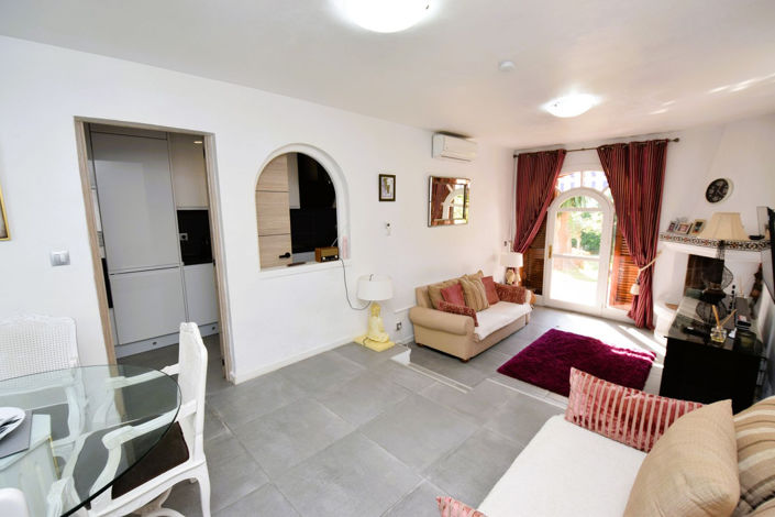 Image No.10-2 Bed Property for sale