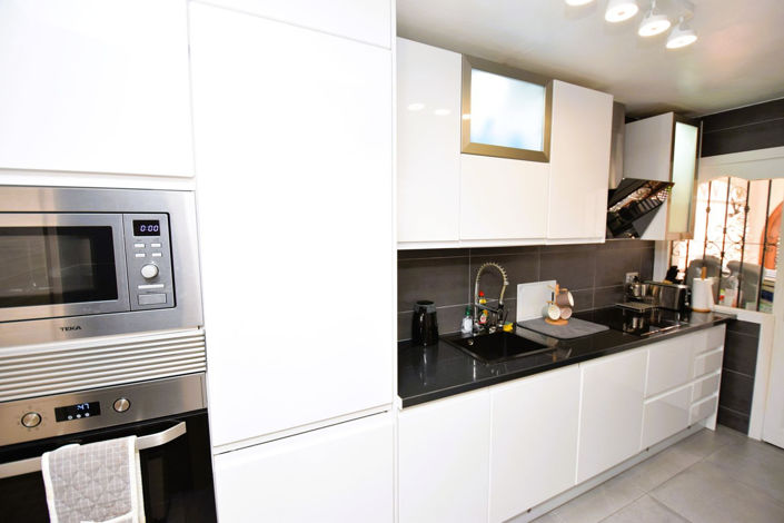 Image No.9-2 Bed Property for sale