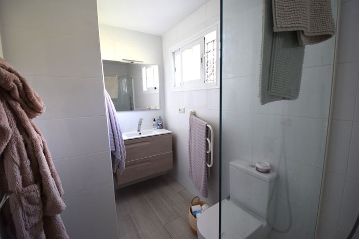 Image No.24-3 Bed Property for sale