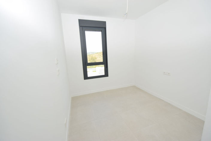 Image No.17-3 Bed Property for sale