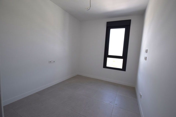 Image No.20-3 Bed Property for sale