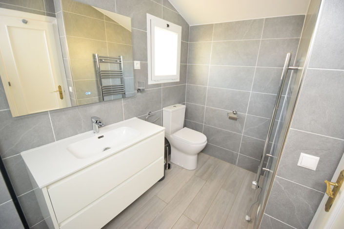 Image No.20-3 Bed Property for sale