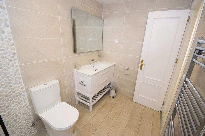 Image No.24-3 Bed Property for sale