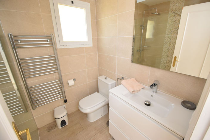 Image No.29-3 Bed Property for sale