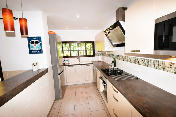 Image No.10-3 Bed Property for sale