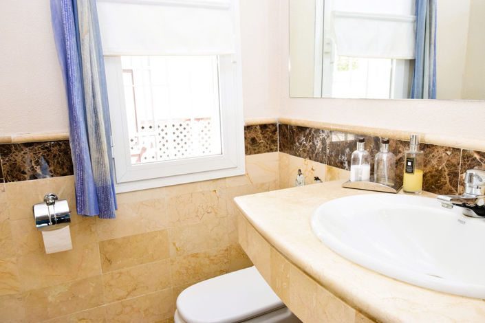 Image No.18-3 Bed Property for sale