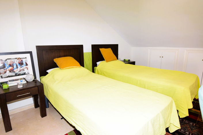 Image No.19-3 Bed Property for sale