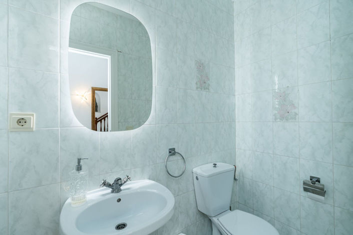 Image No.17-4 Bed Property for sale