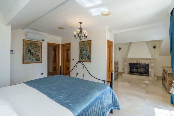 Image No.11-5 Bed Property for sale