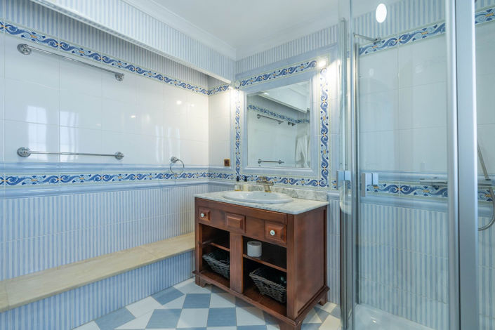 Image No.16-5 Bed Property for sale