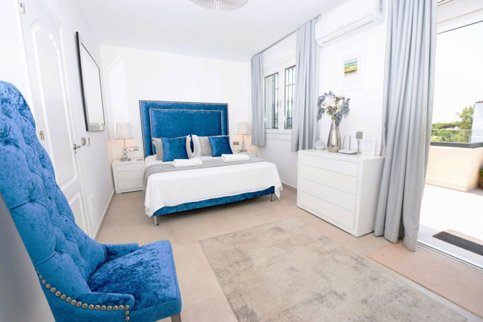 Image No.10-6 Bed Property for sale