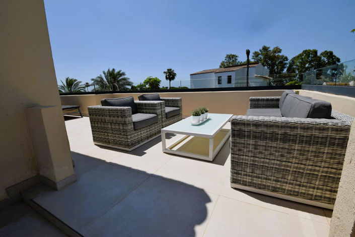 Image No.13-6 Bed Property for sale