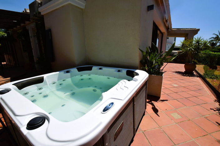 Image No.18-6 Bed Property for sale
