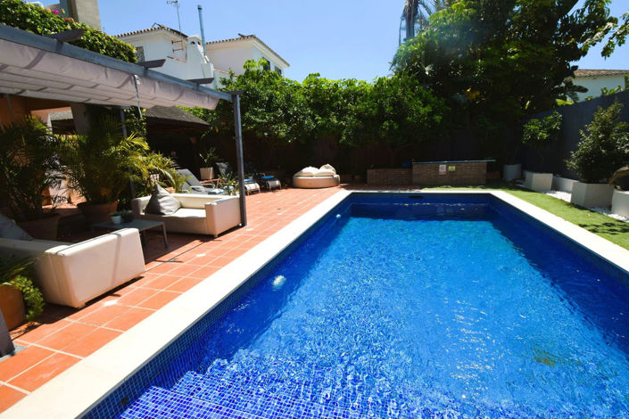 Image No.2-6 Bed Property for sale