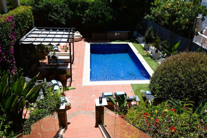 Image No.20-6 Bed Property for sale