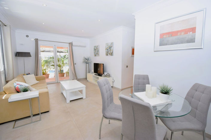 Image No.22-6 Bed Property for sale