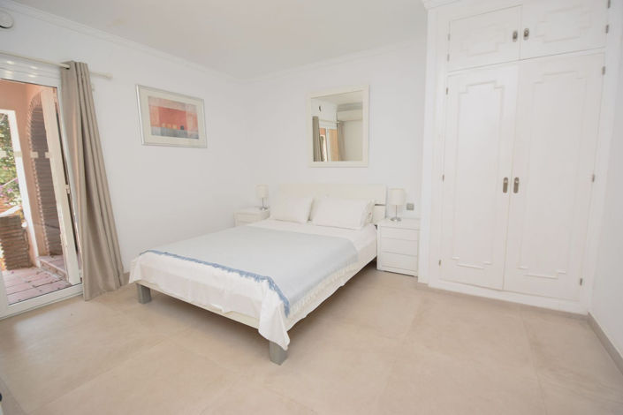 Image No.23-6 Bed Property for sale