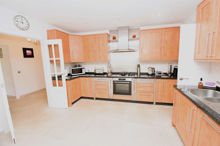 Image No.5-6 Bed Property for sale