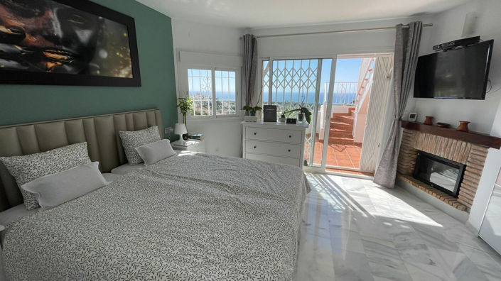 Image No.10-3 Bed Property for sale