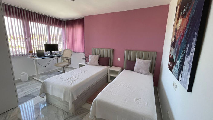 Image No.17-3 Bed Property for sale