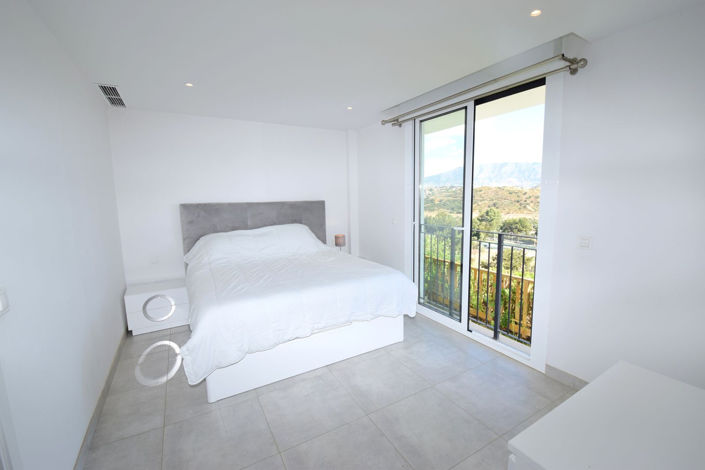 Image No.6-3 Bed Property for sale