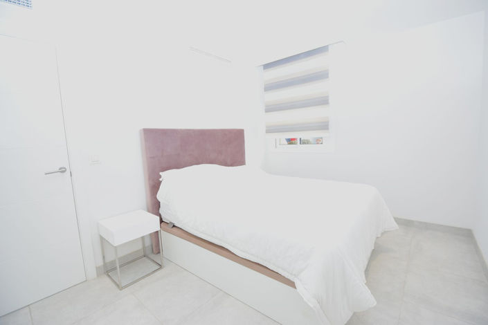 Image No.8-3 Bed Property for sale