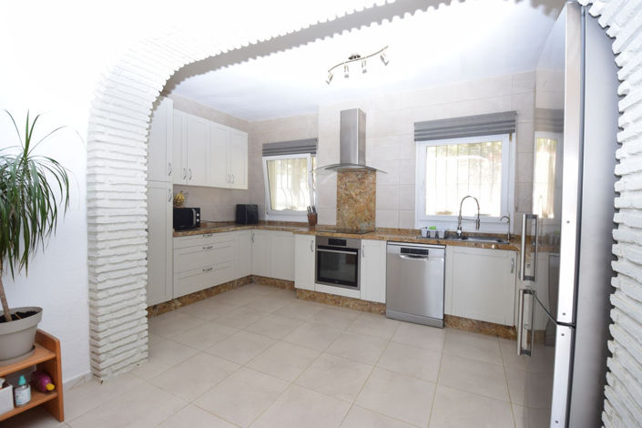 Image No.17-3 Bed Property for sale