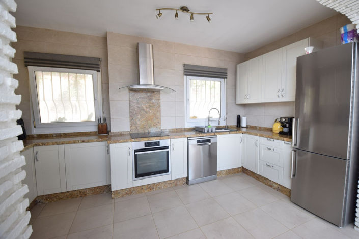 Image No.18-3 Bed Property for sale